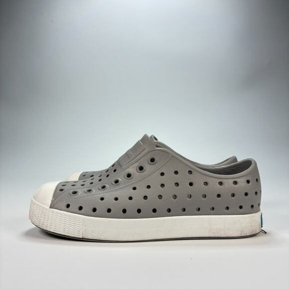 Native Jefferson Gray White Lightweight Slip On Water Shoe Comfort Youth Size 12 - Picture 4 of 9
